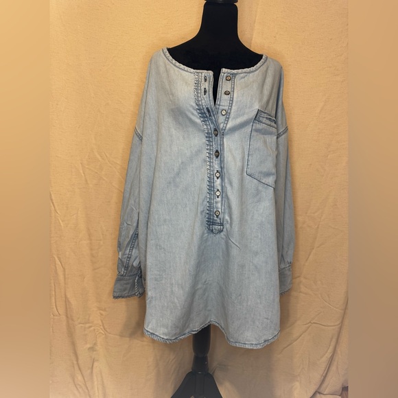 We The Free Denim Dreaming Henley Tunic Top Light Wash Size L NWT - Picture 2 of 10